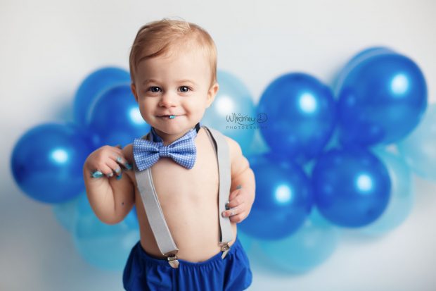 Baby boy's first birthday blue and white cake smash at Whitney D. Photography in Conway, Arkansas